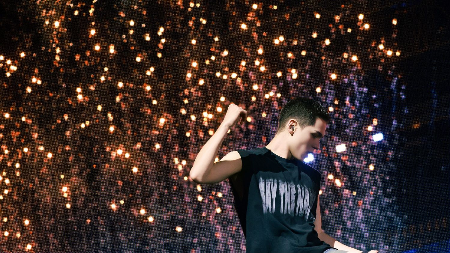 A moment captured by Vernon (SEVENTEEN)'s fan