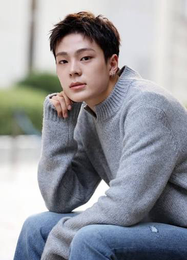 Behind-the-scenes cut of Kim Junmin (WHIB)