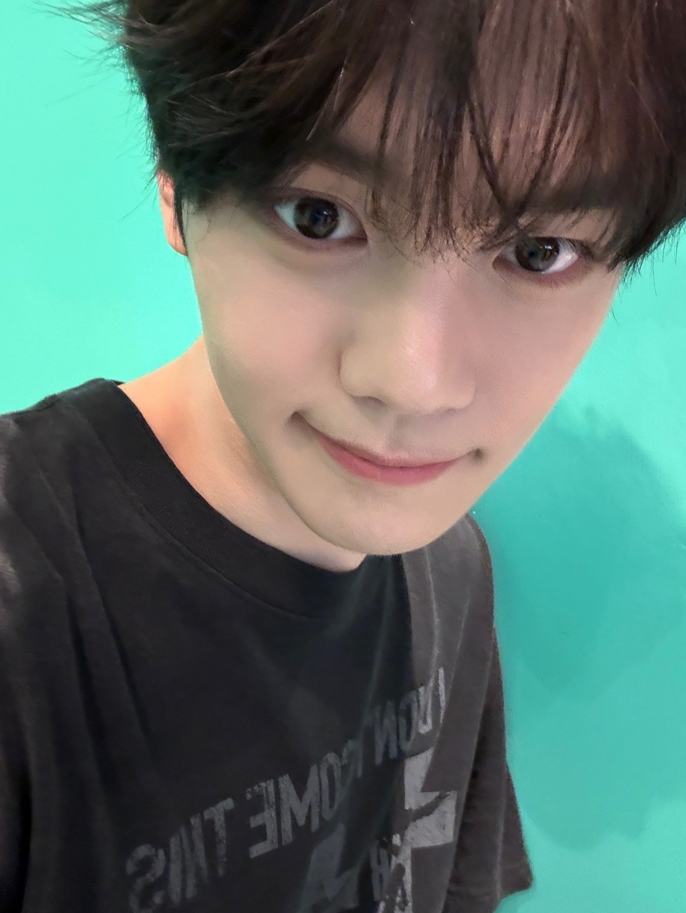 Recent activity shot of Kim Gyuvin (ZEROBASEONE)