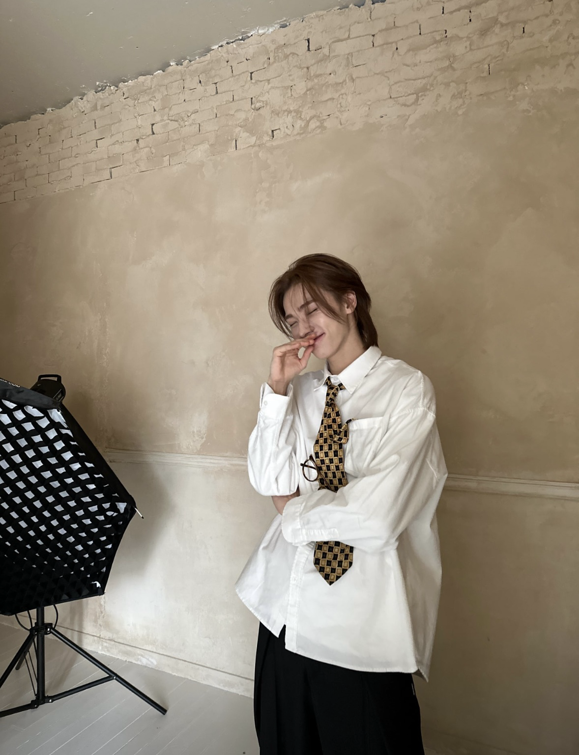 Behind-the-scenes cut of Jinbeom (WHIB)