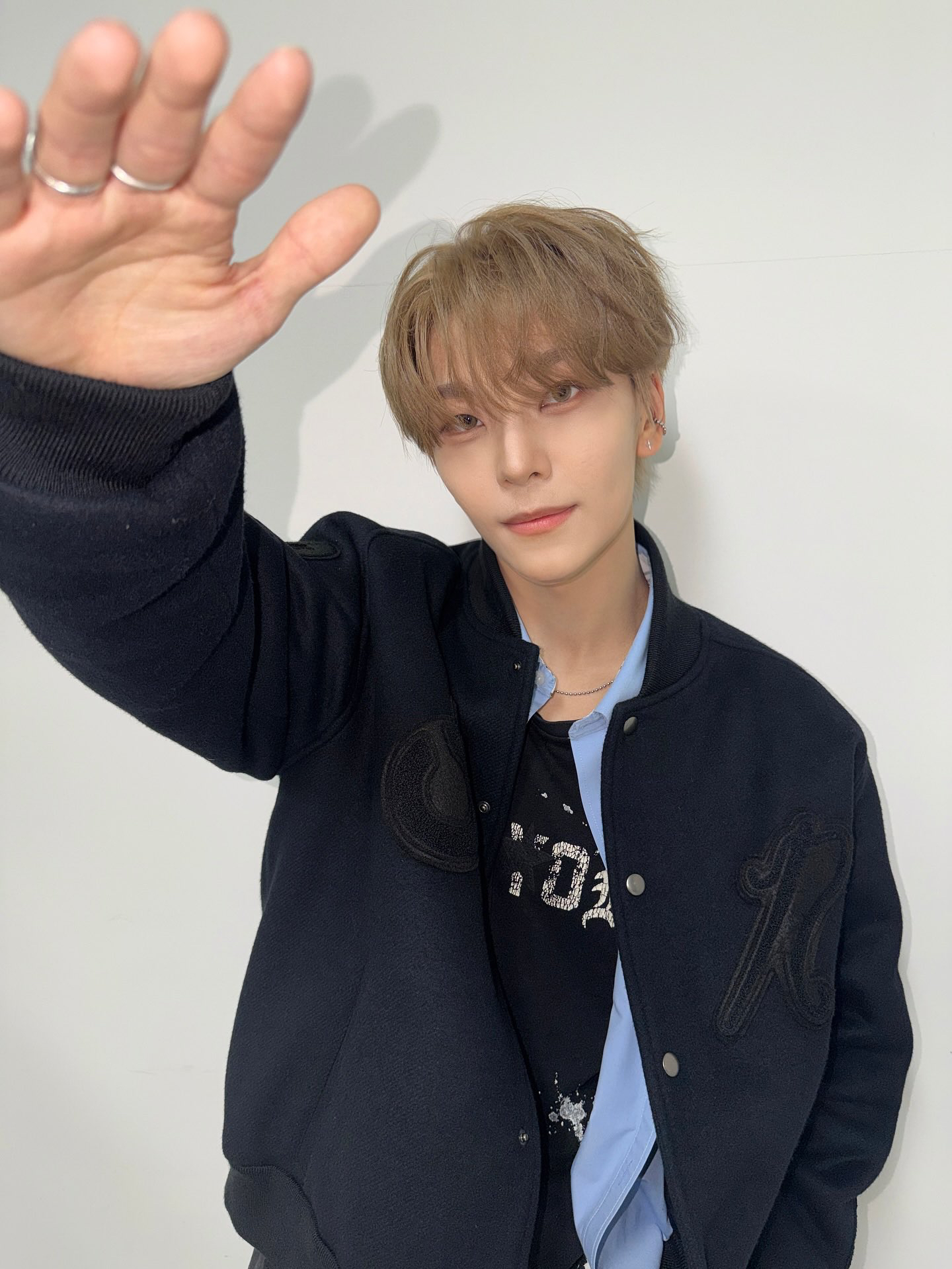 A moment captured by He Xinlong (ALPHA DRIVE ONE)'s fan