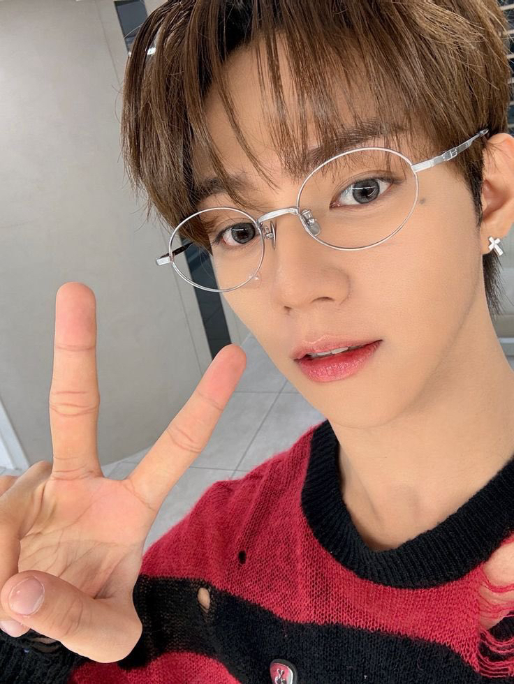 Today's hottest K-pop community feed