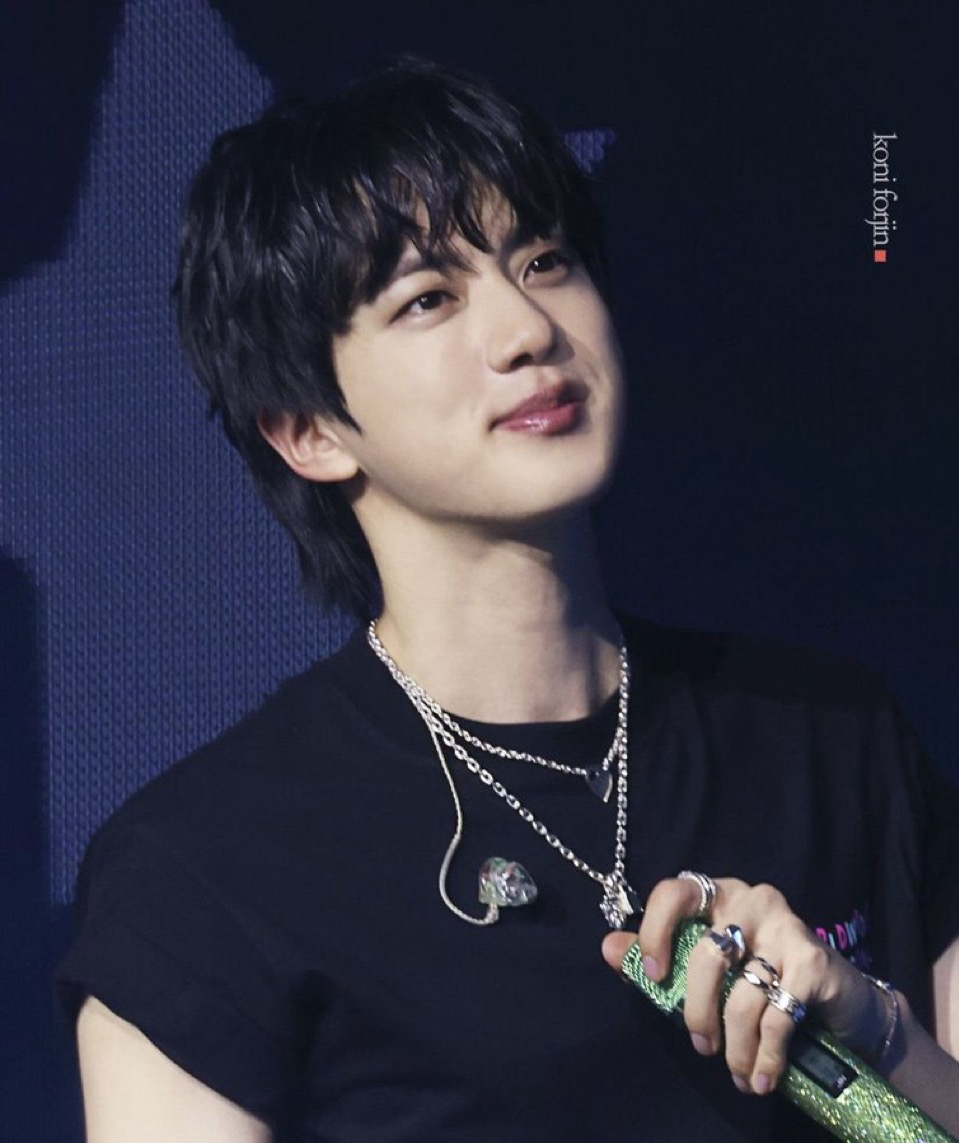 Momen yang diabadikan oleh penggemar Jin (BTS)