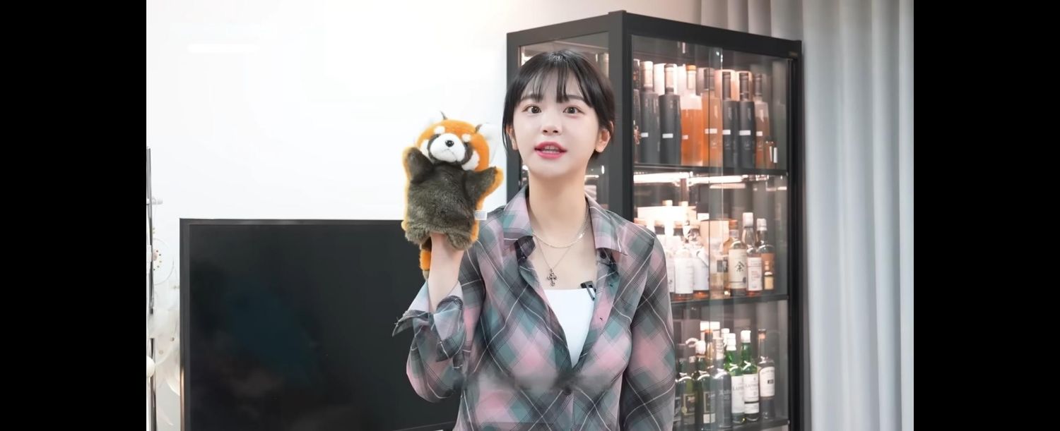 Behind-the-scenes cut of Chodan (QWER)