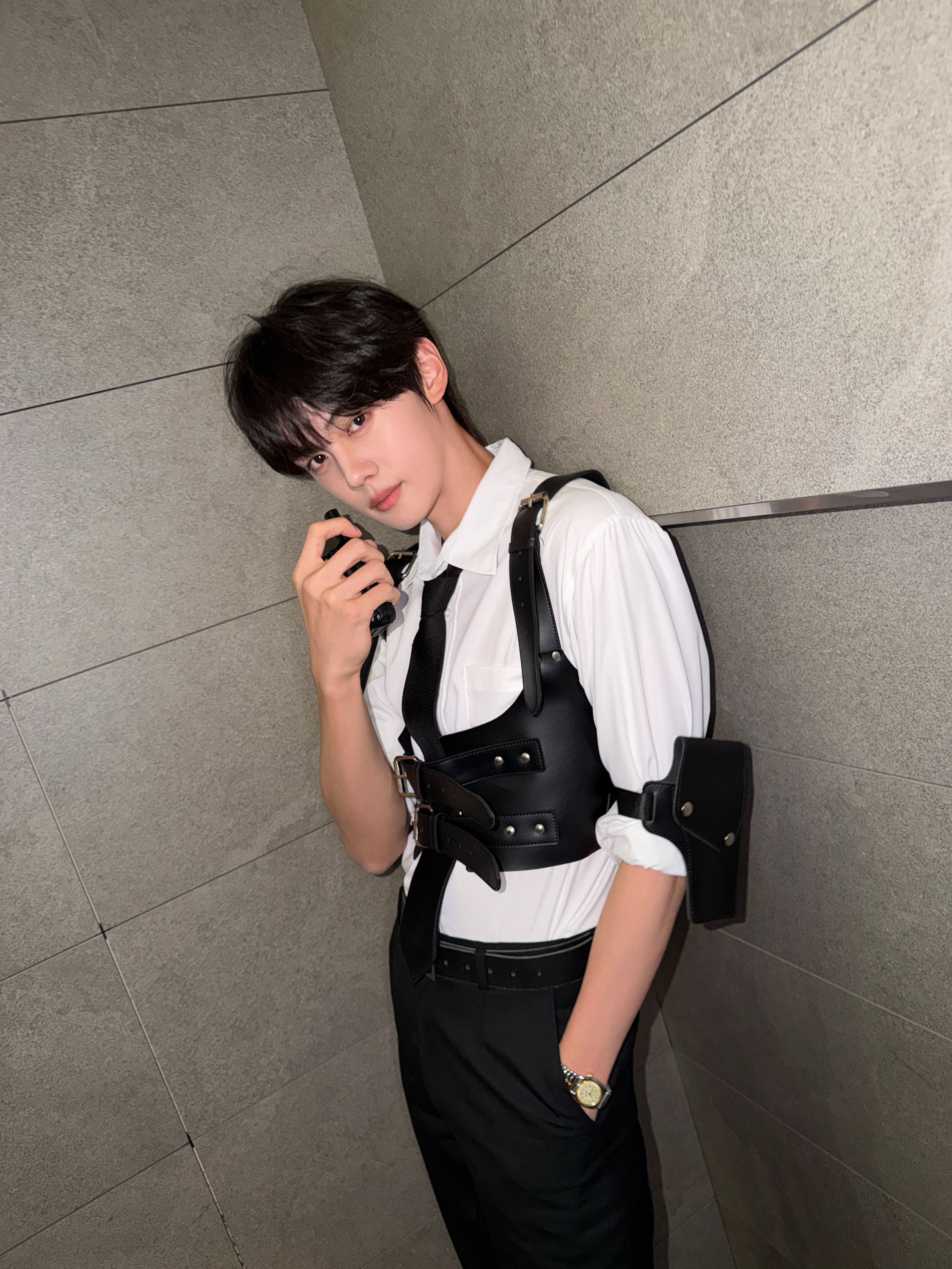 Behind-the-scenes cut of Kim Gyuvin (AND2BLE)