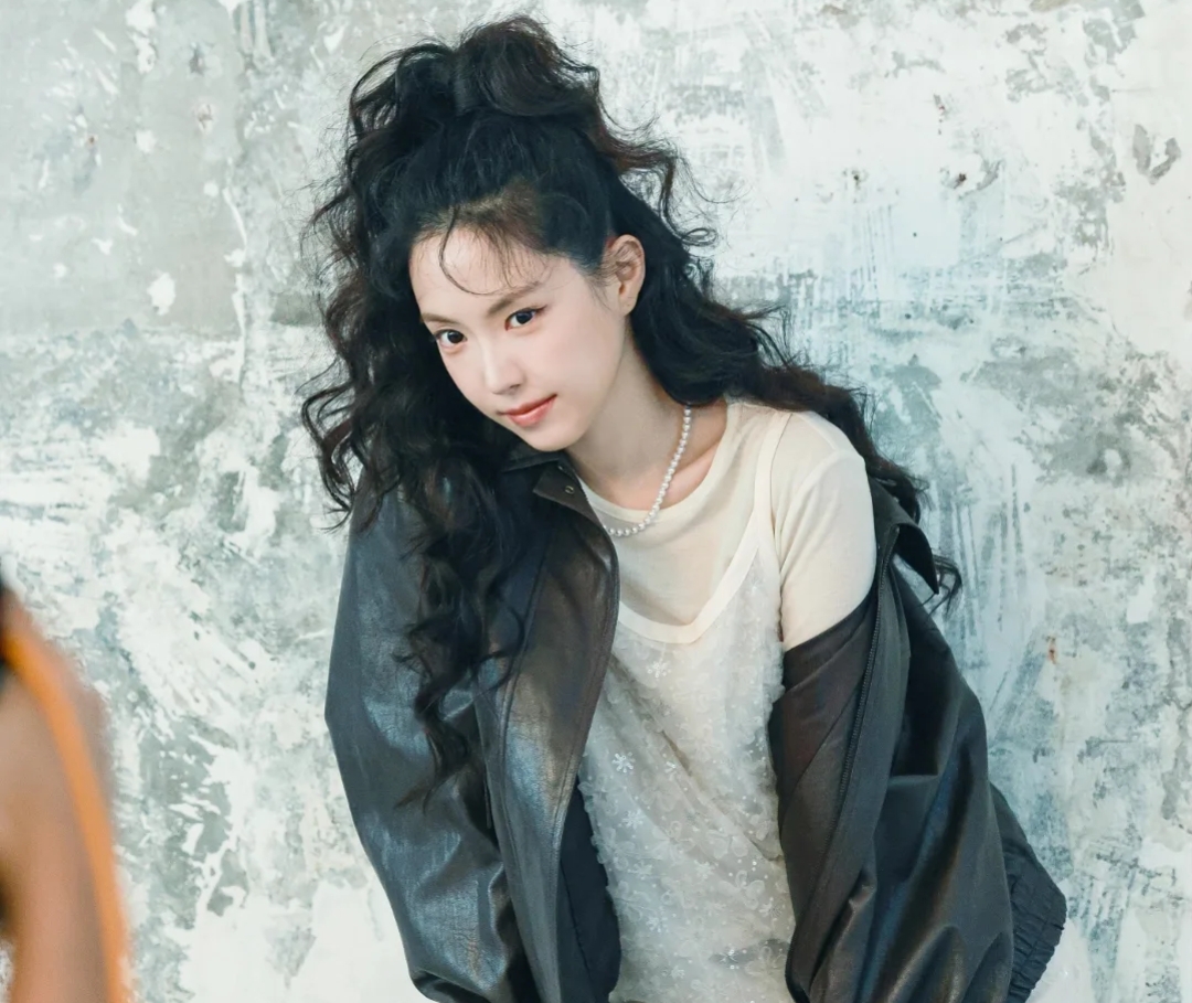 Recent activity shot of Son Naeun