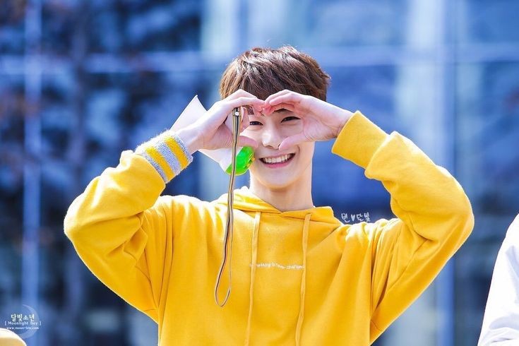 Latest photo of Moonbin (ASTRO)