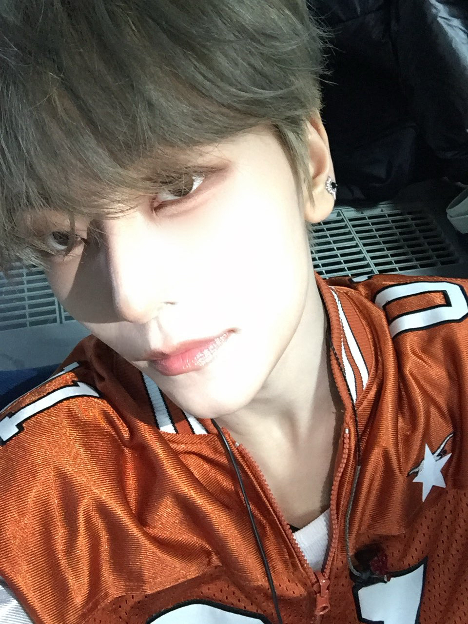 A moment captured by He Xinlong (ALPHA DRIVE ONE)'s fan