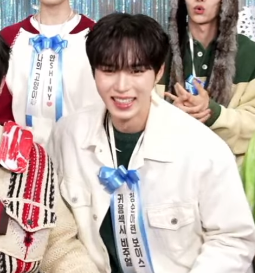 Behind-the-scenes cut of Kim Junseo (ALPHA DRIVE ONE)