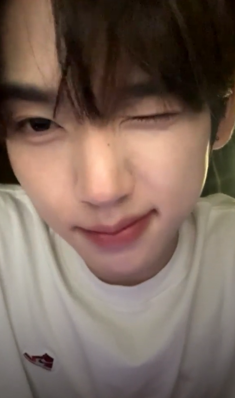 Fan-made special wallpaper for Han Yujin