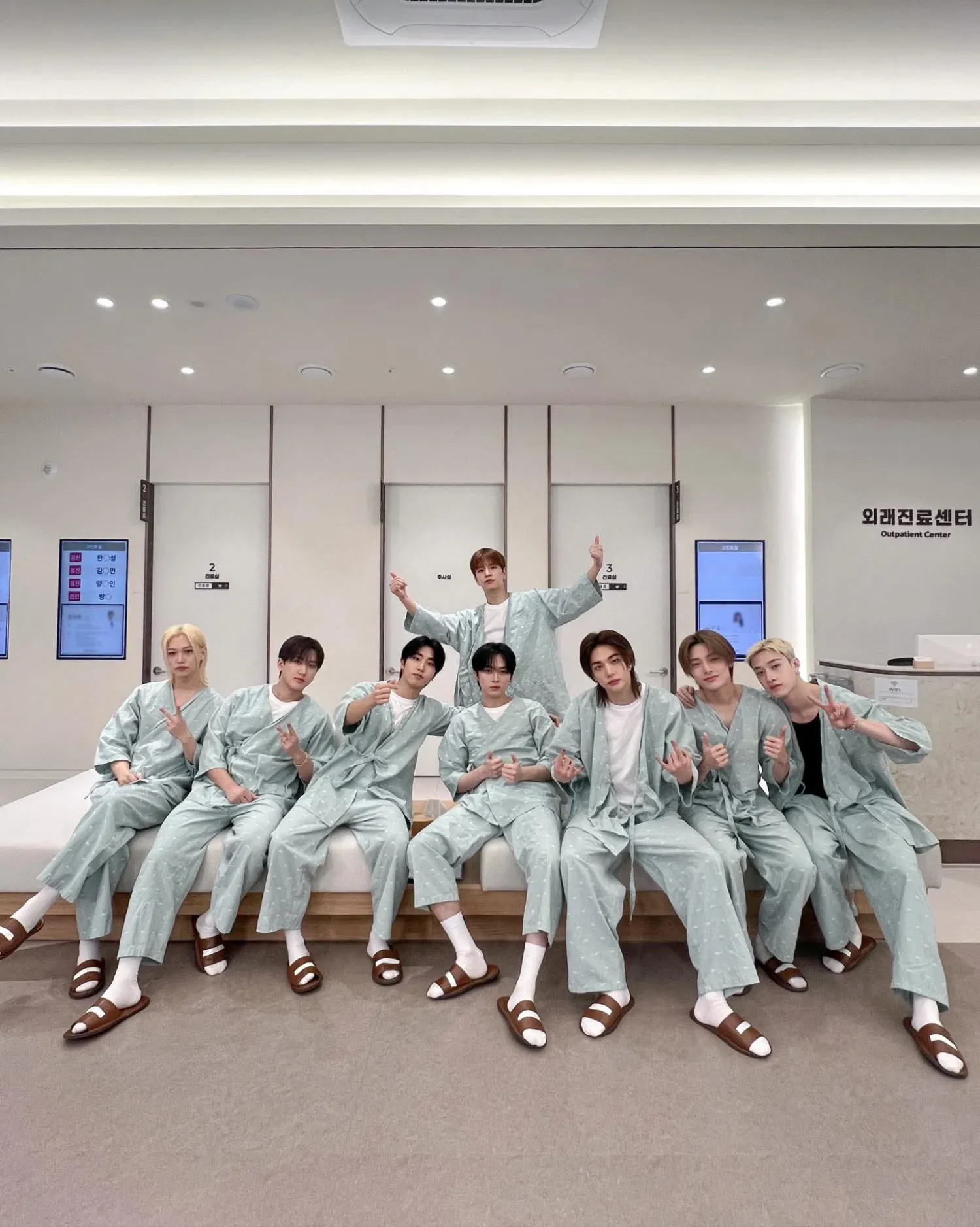 Behind-the-scenes cut of Stray Kids