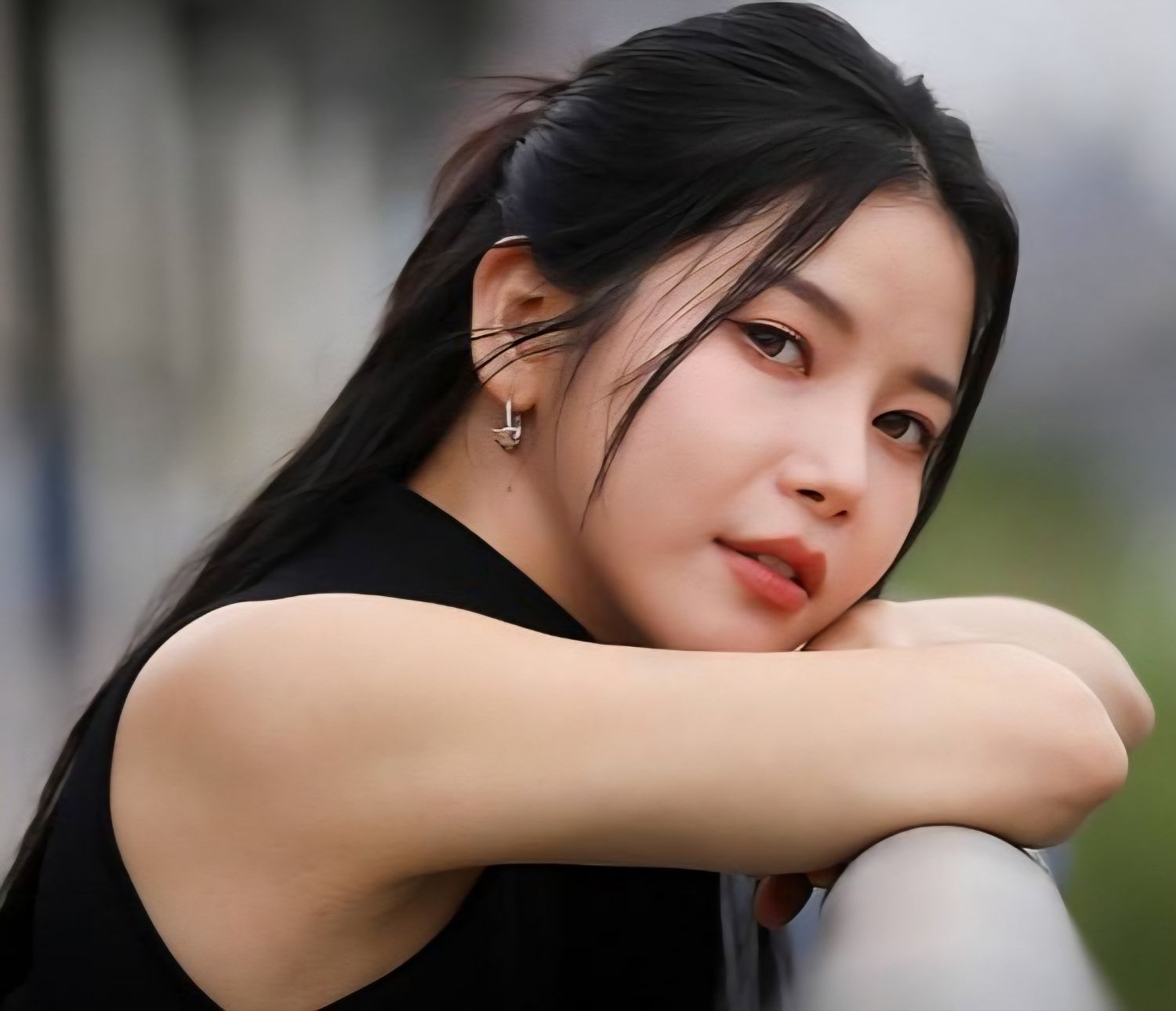 Latest photo of Solar (MAMAMOO)