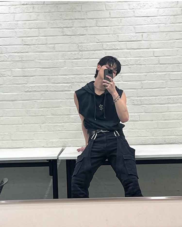 A moment captured by Nicholas (&TEAM)'s fan