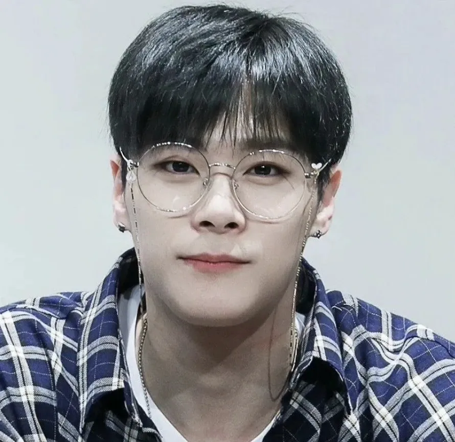 Latest photo of Moonbin (ASTRO)