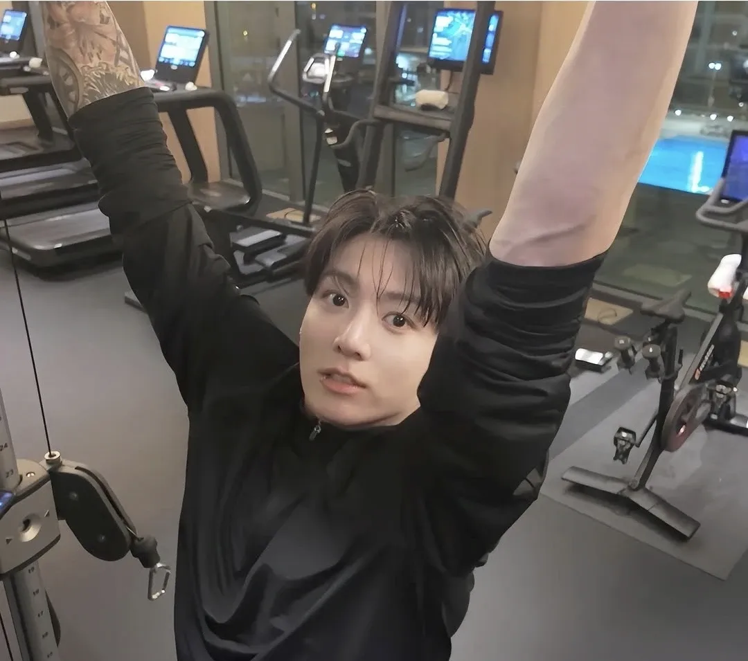 Foto aktivitas terbaru Jungkook (BTS)