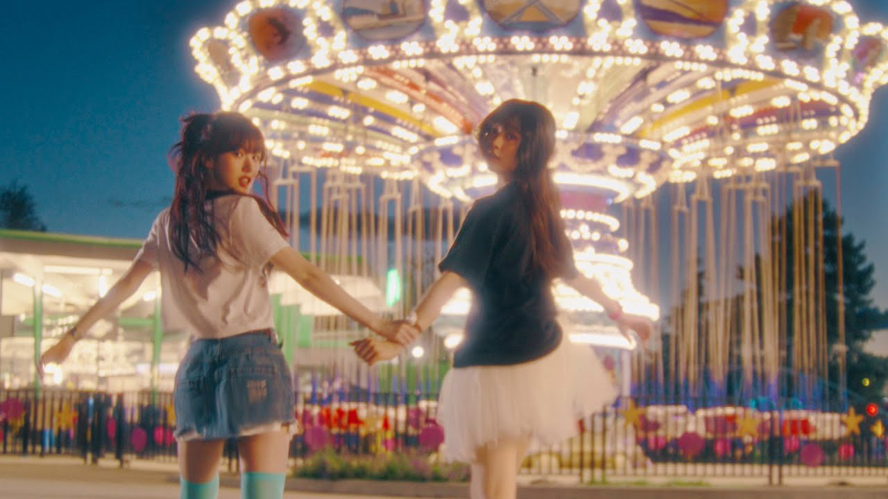 Behind-the-scenes cut of KiiiKiii