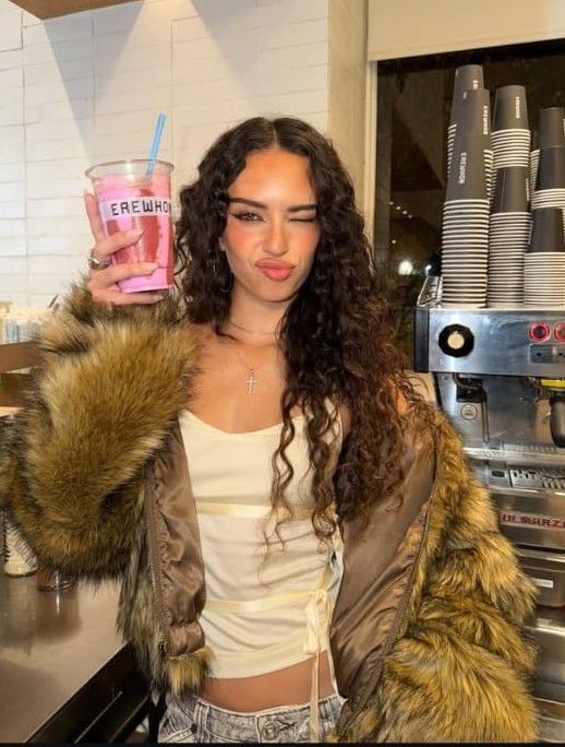 Daniela (KATSEYE)的最新活动照片