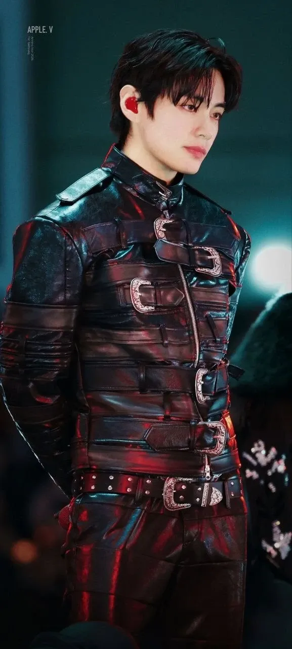 Fandom-recommended wallpaper image of V (BTS)