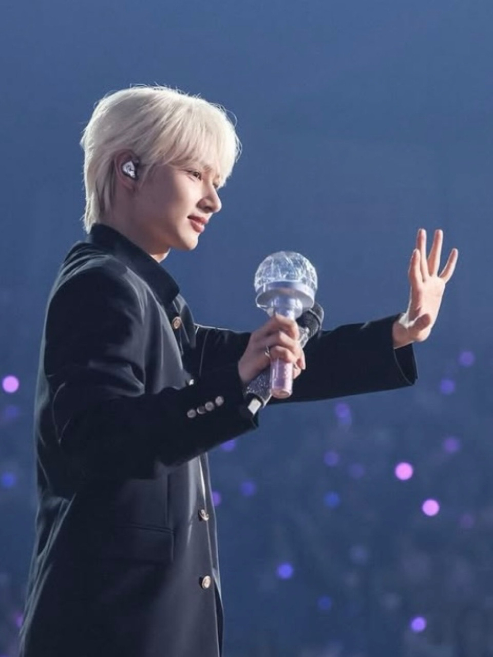Latest photo of Jun (SEVENTEEN)