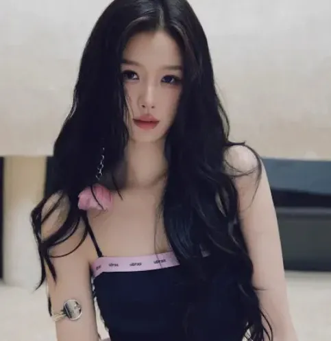 Behind-the-scenes cut of Esther Yu