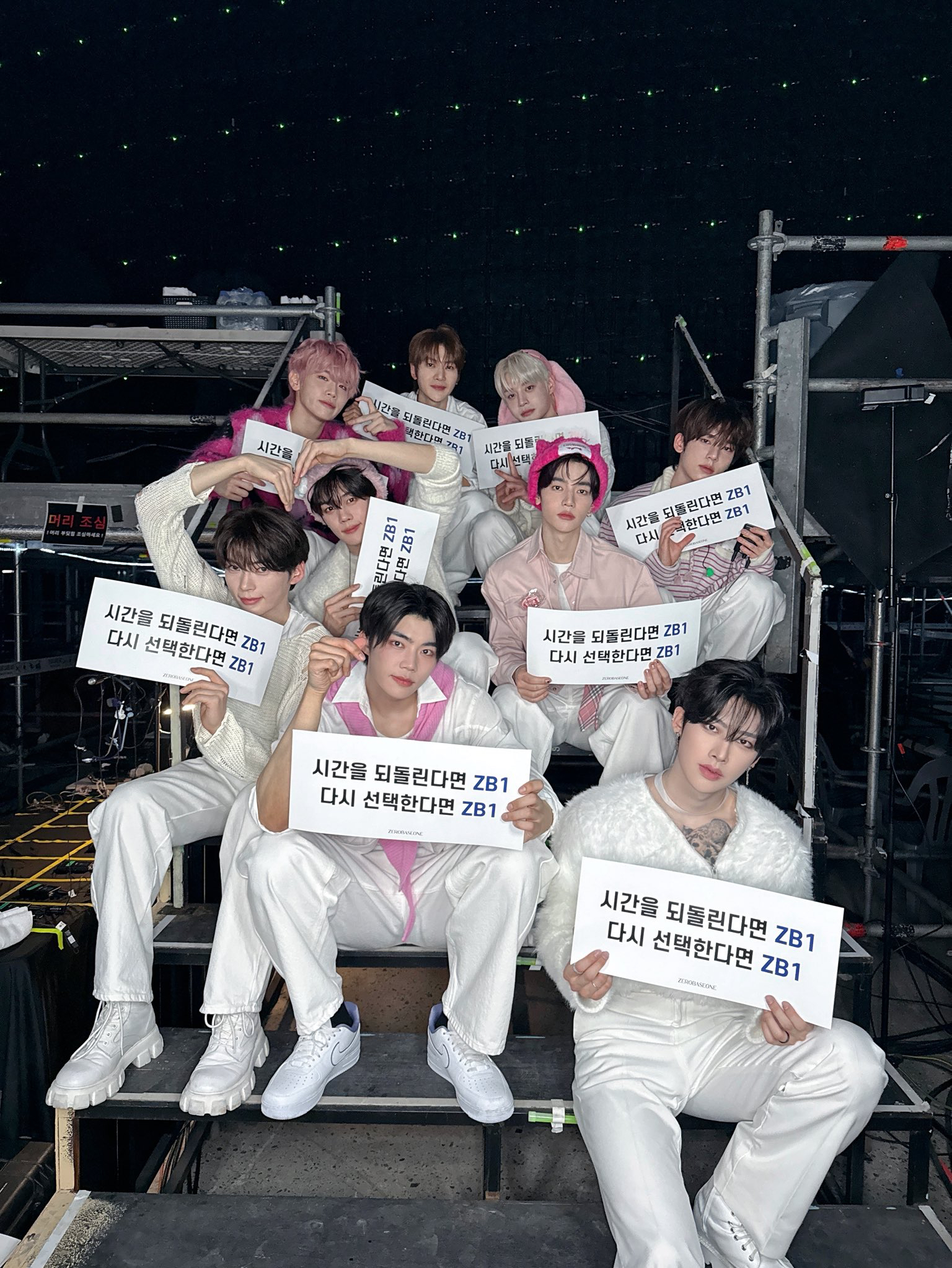 Behind-the-scenes cut of Kim Jiwoong (ZEROBASEONE)