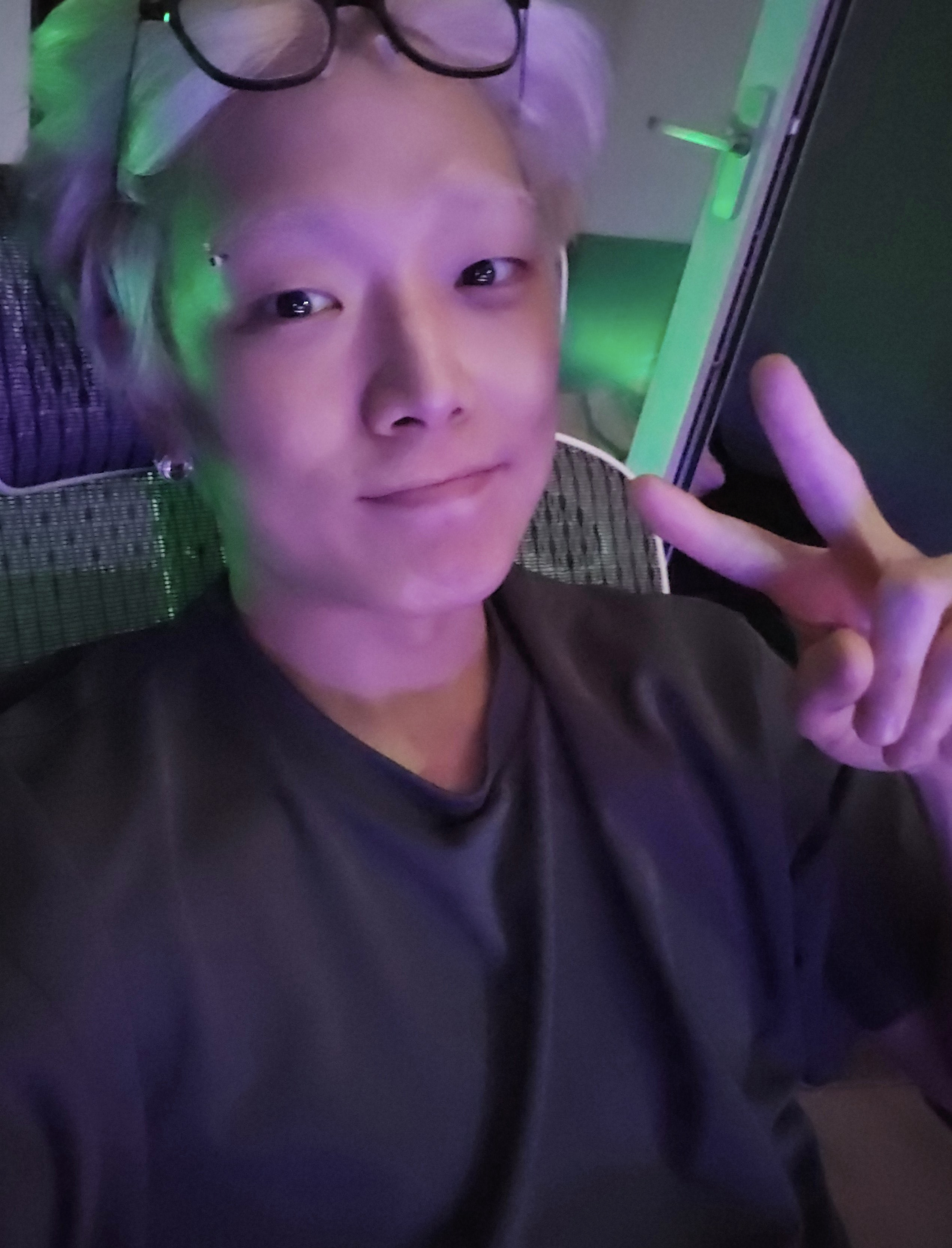 A moment captured by BOBBY (iKON)'s fan