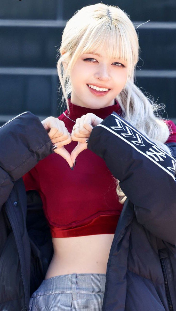 Behind-the-scenes cut of NMIXX