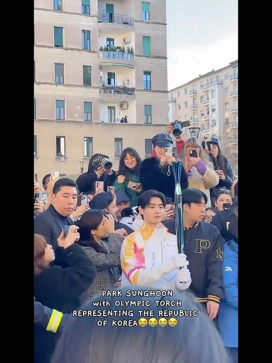 成训 (ENHYPEN)的最新活动照片