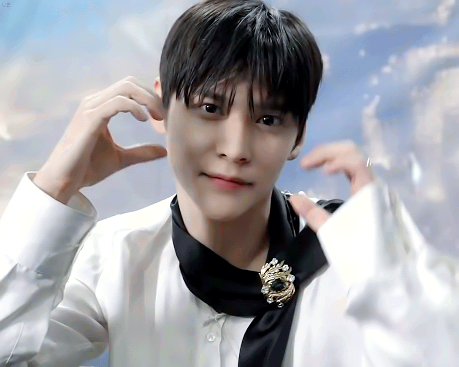 Recent activity shot of Eunseok (RIIZE)