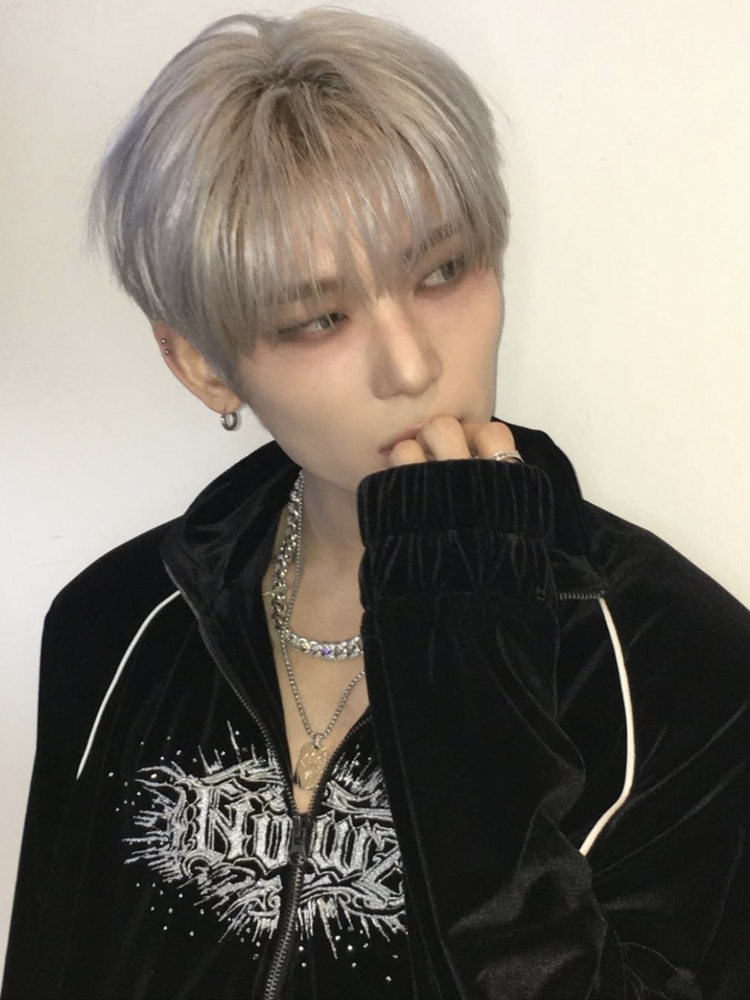 Behind-the-scenes cut of Siyun (NOWZ)