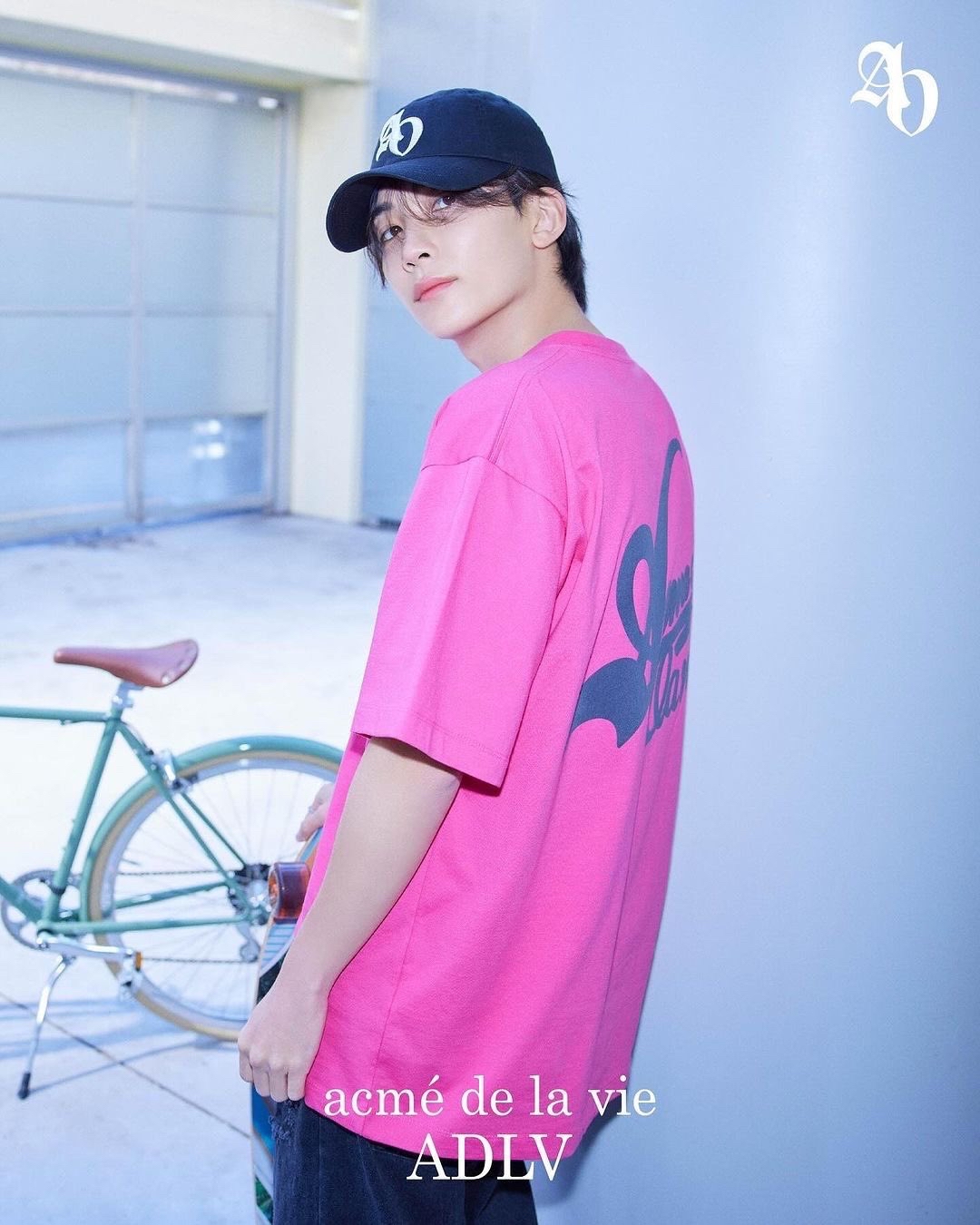 Recent activity shot of Jeonghan (SEVENTEEN)