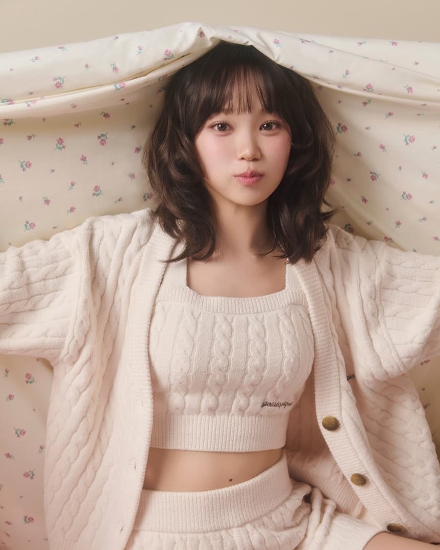 Momen yang diabadikan oleh penggemar Kim Chaewon (LE SSERAFIM)