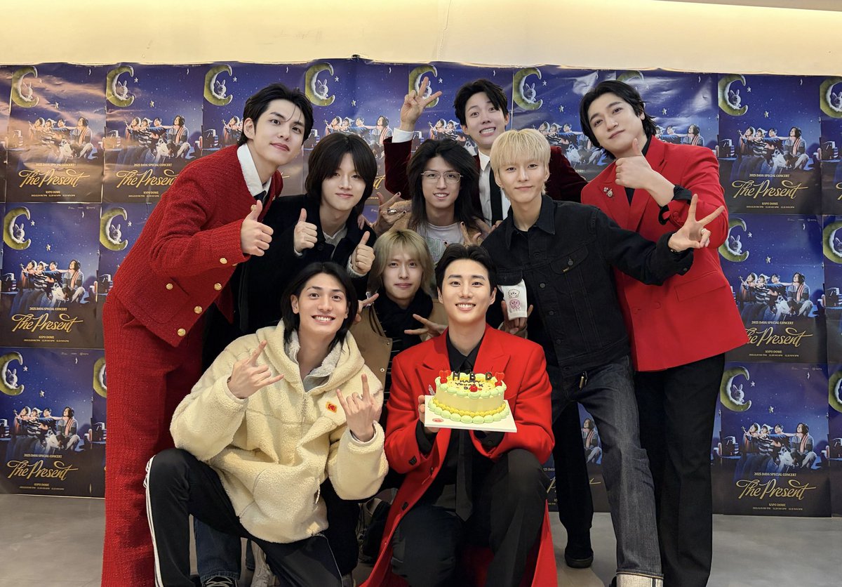 Behind-the-scenes cut of Xdinary Heroes