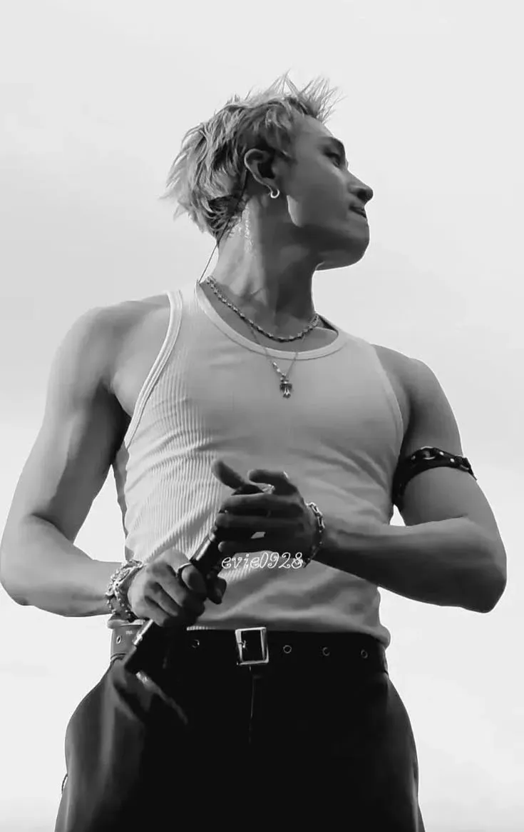 Potret di balik layar Bang Chan (Stray Kids)