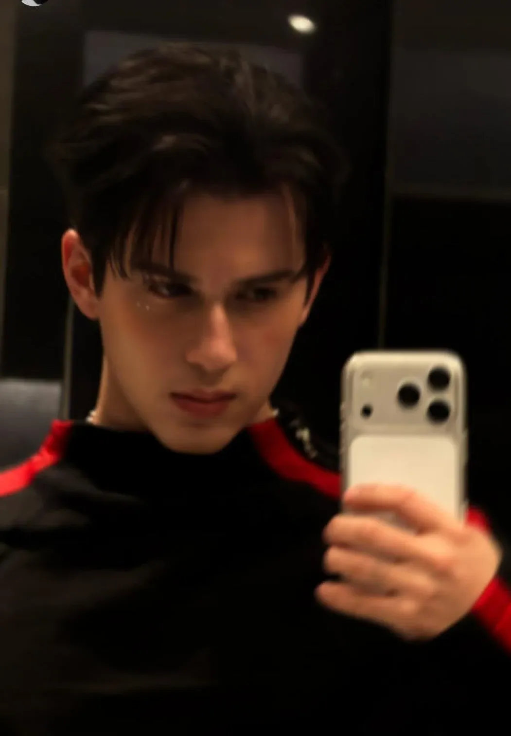 Behind-the-scenes cut of Alejandro (SANTOS BRAVOS)