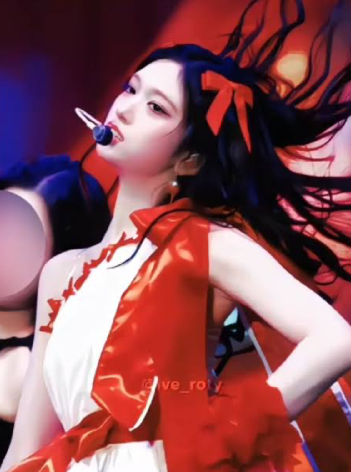 Recent activity shot of Leeseo (IVE)