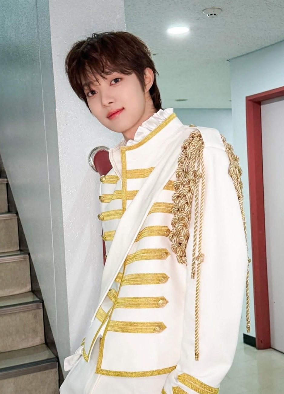 Latest photo of EJ (&TEAM)