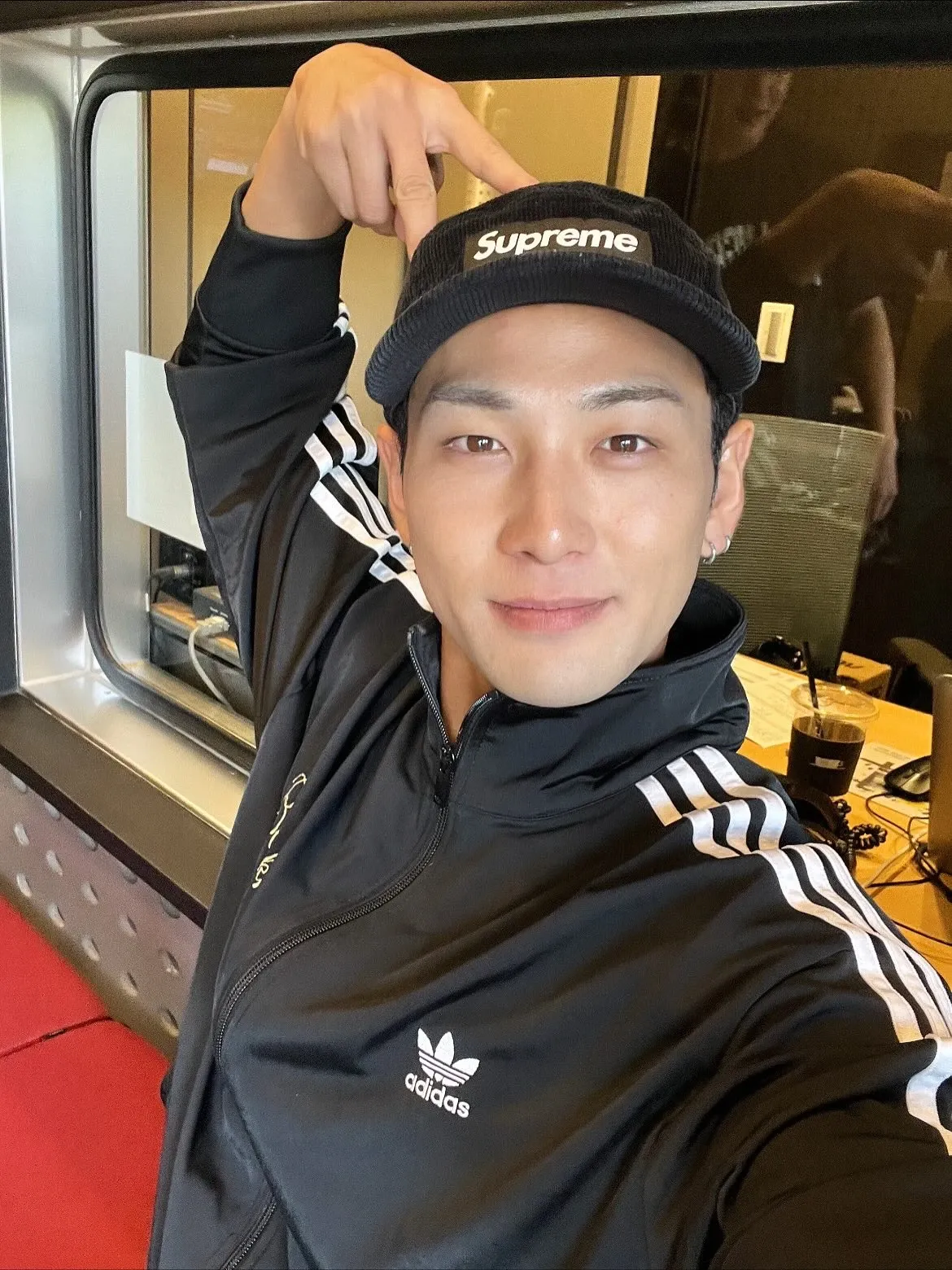 백호의 비하인드 컷