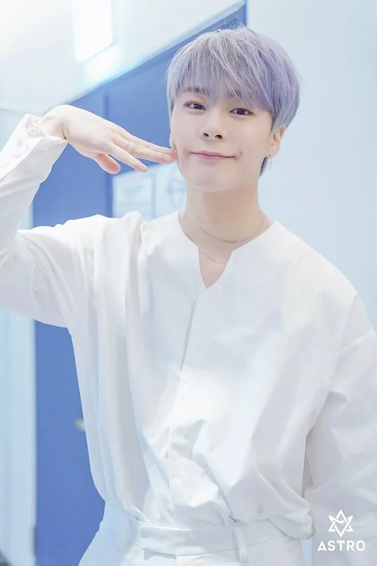 Behind-the-scenes cut of Moonbin (ASTRO)