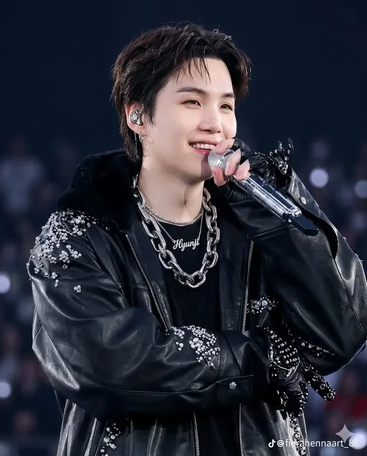 Foto aktivitas terbaru SUGA (BTS)