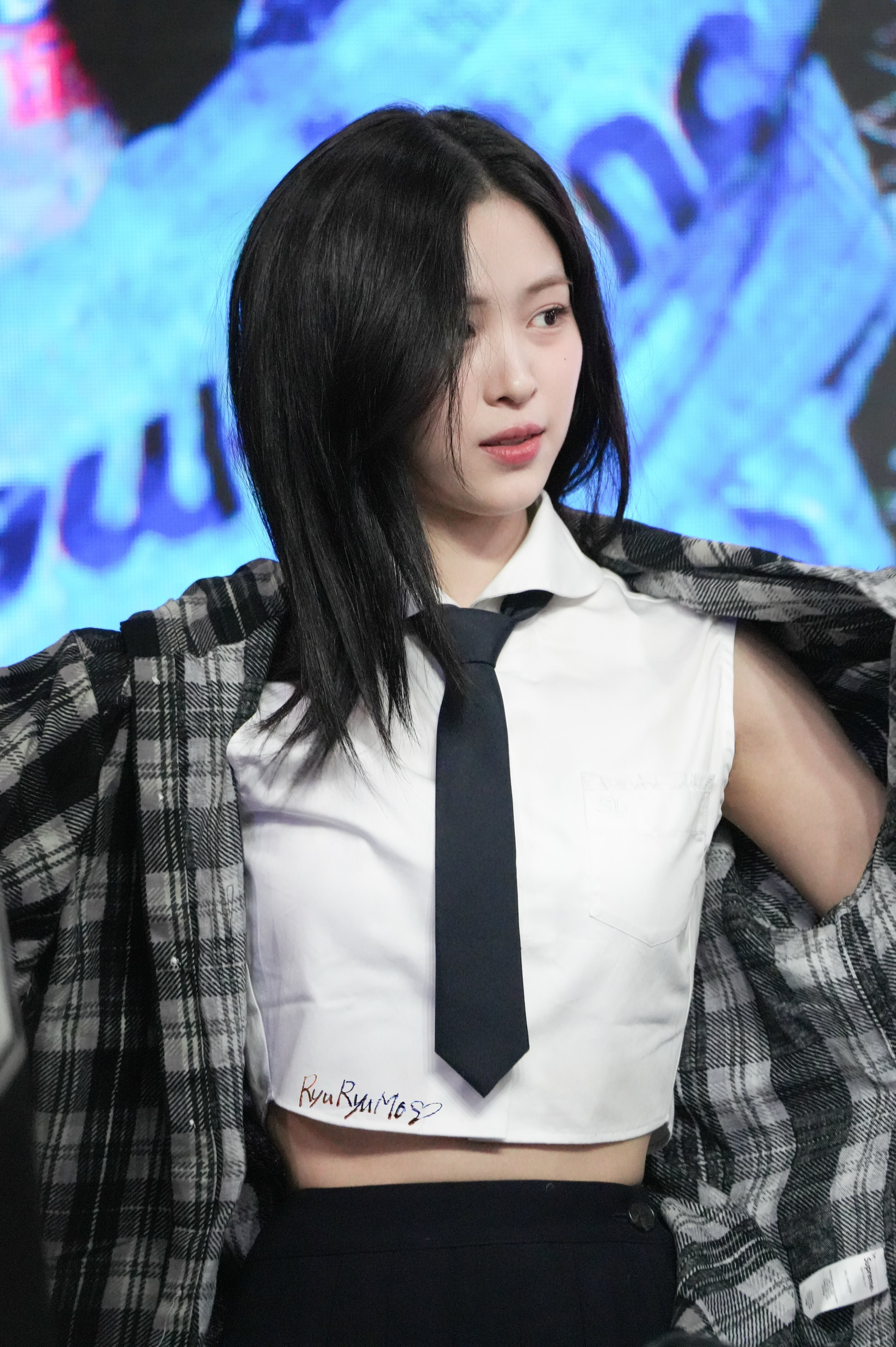 Behind-the-scenes cut of Ryujin (ITZY)