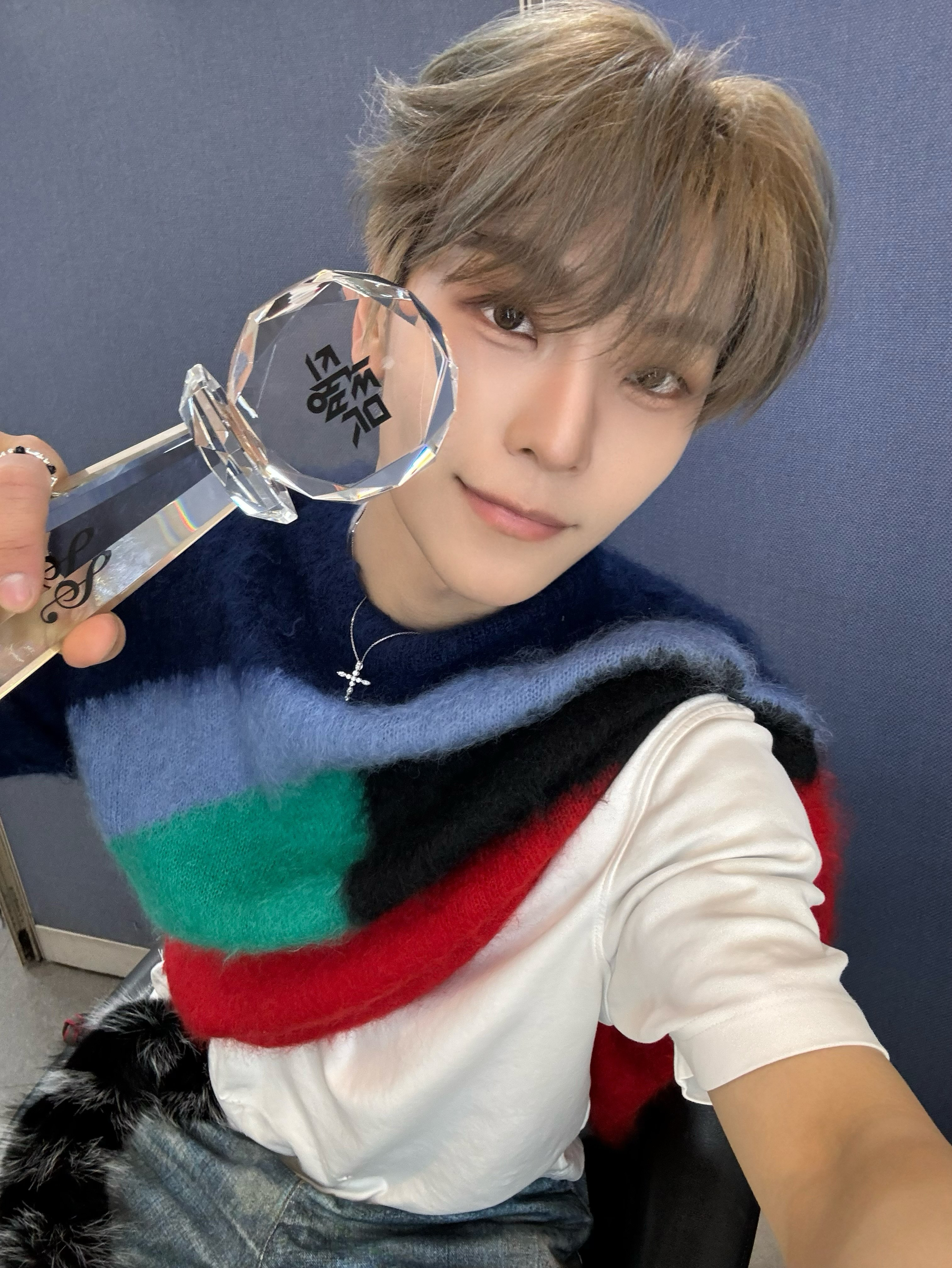 A moment captured by He Xinlong (ALPHA DRIVE ONE)'s fan