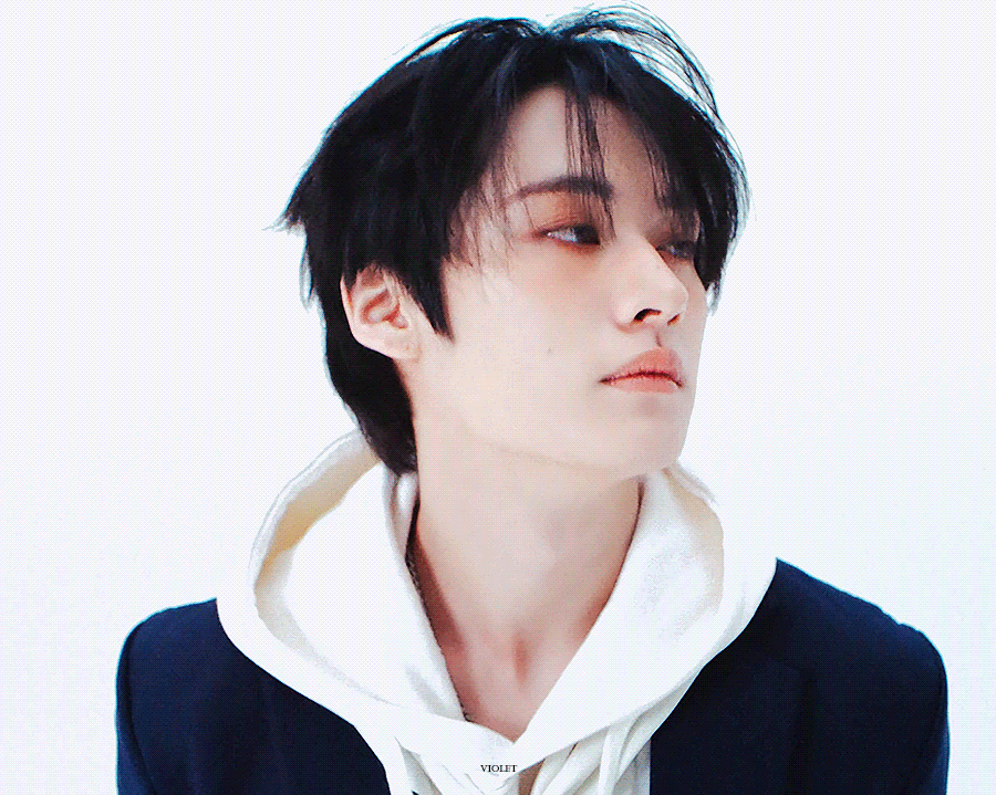 Latest photo of Lee Know (Stray Kids)