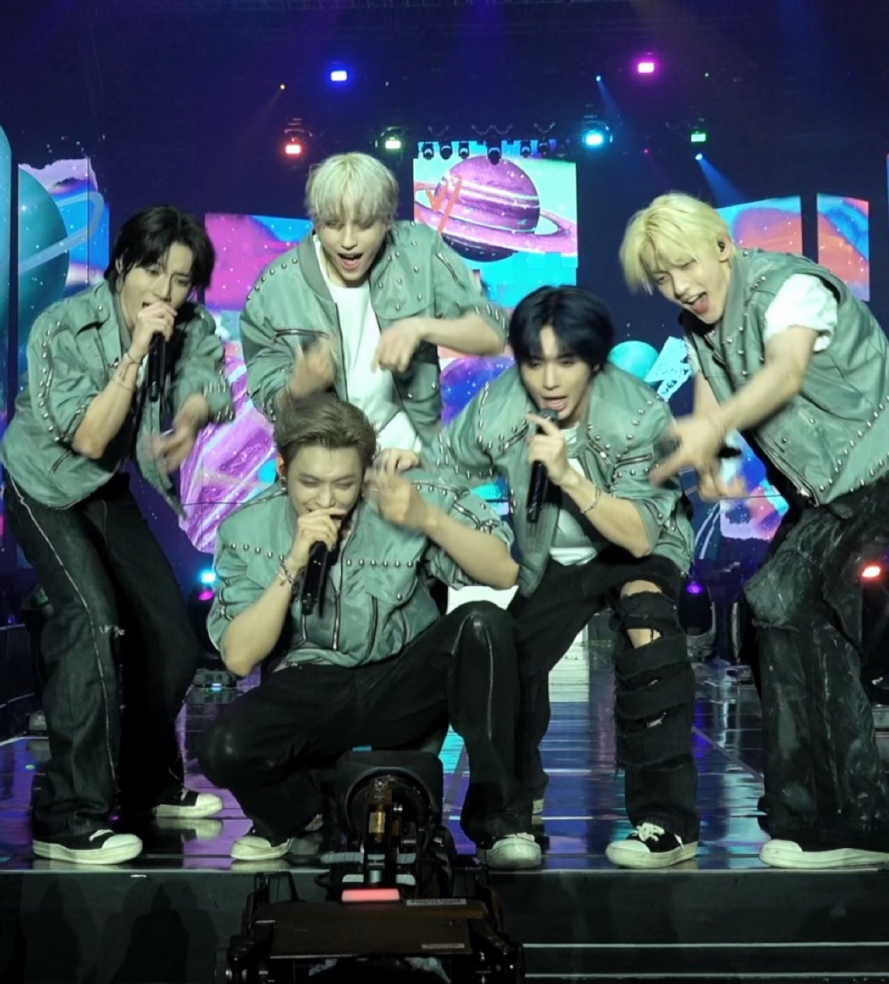 Momen yang diabadikan oleh penggemar TOMORROW X TOGETHER