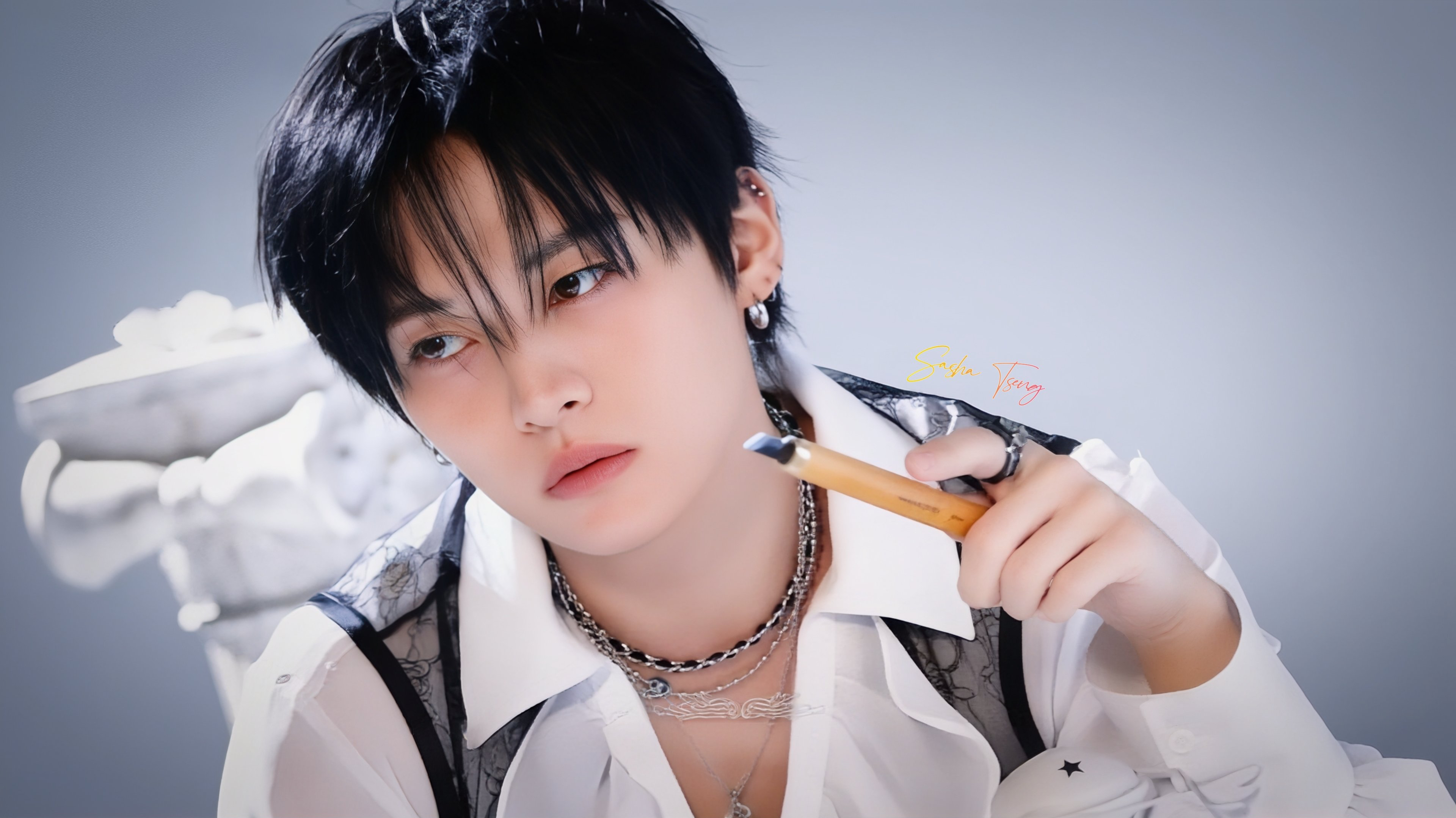 Behind-the-scenes cut of Lee Know (Stray Kids)