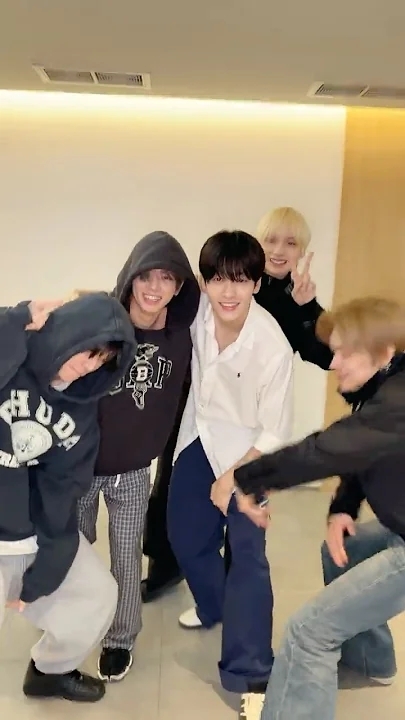 Momen yang diabadikan oleh penggemar TOMORROW X TOGETHER