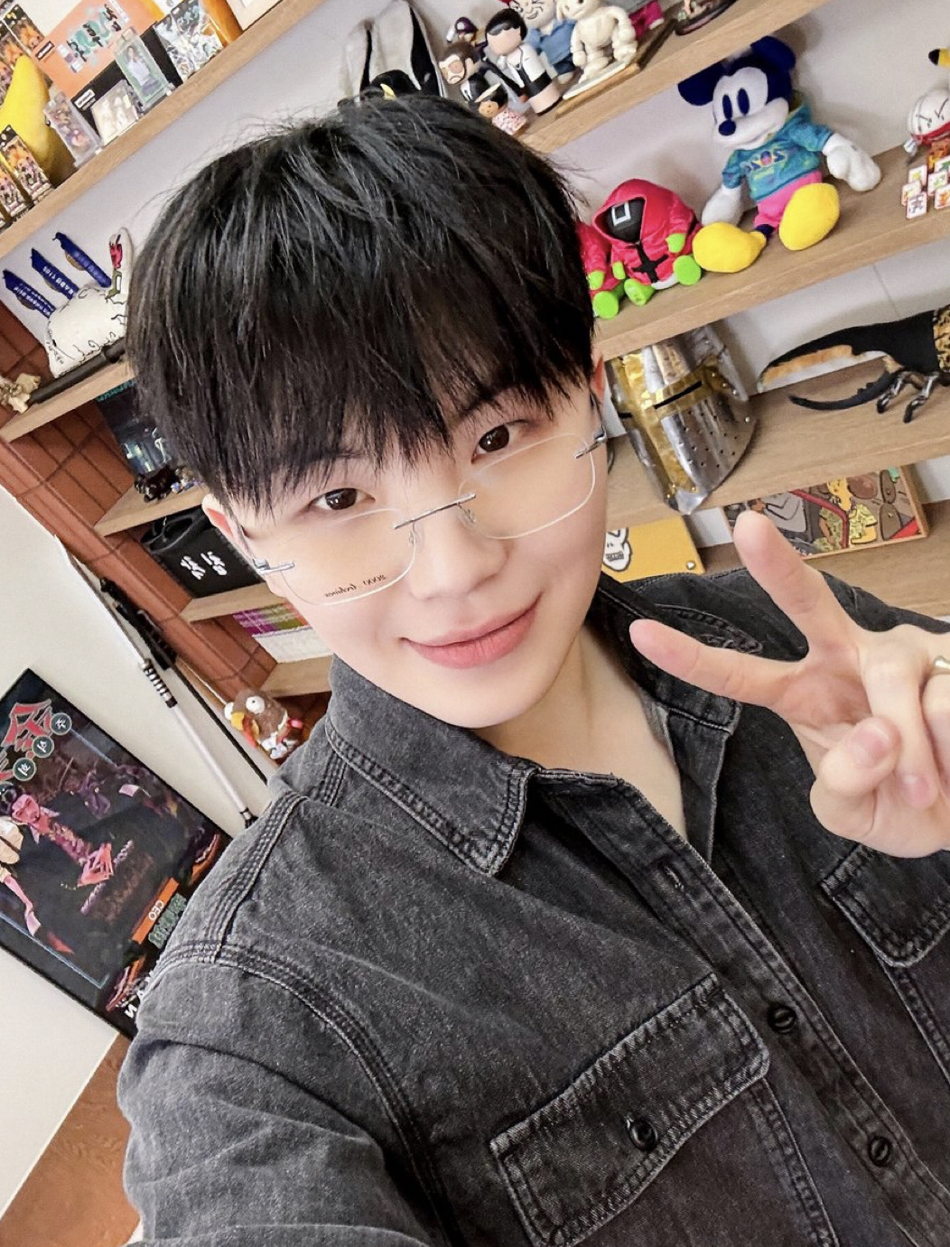 Recent activity shot of Woozi (SEVENTEEN)