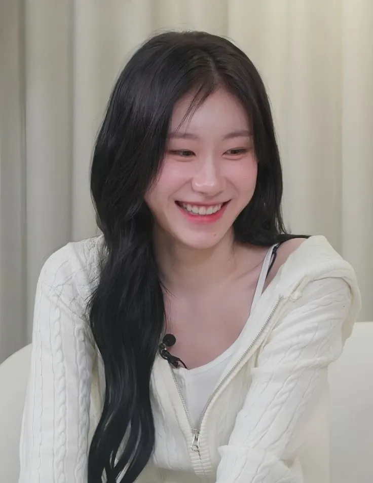 Latest photo of Chaeryeong (ITZY)