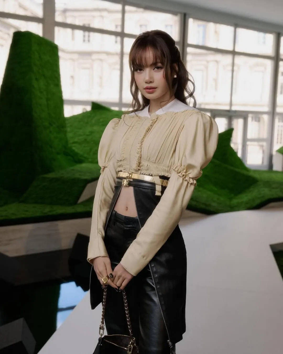 Momen yang diabadikan oleh penggemar Lisa (BLACKPINK)