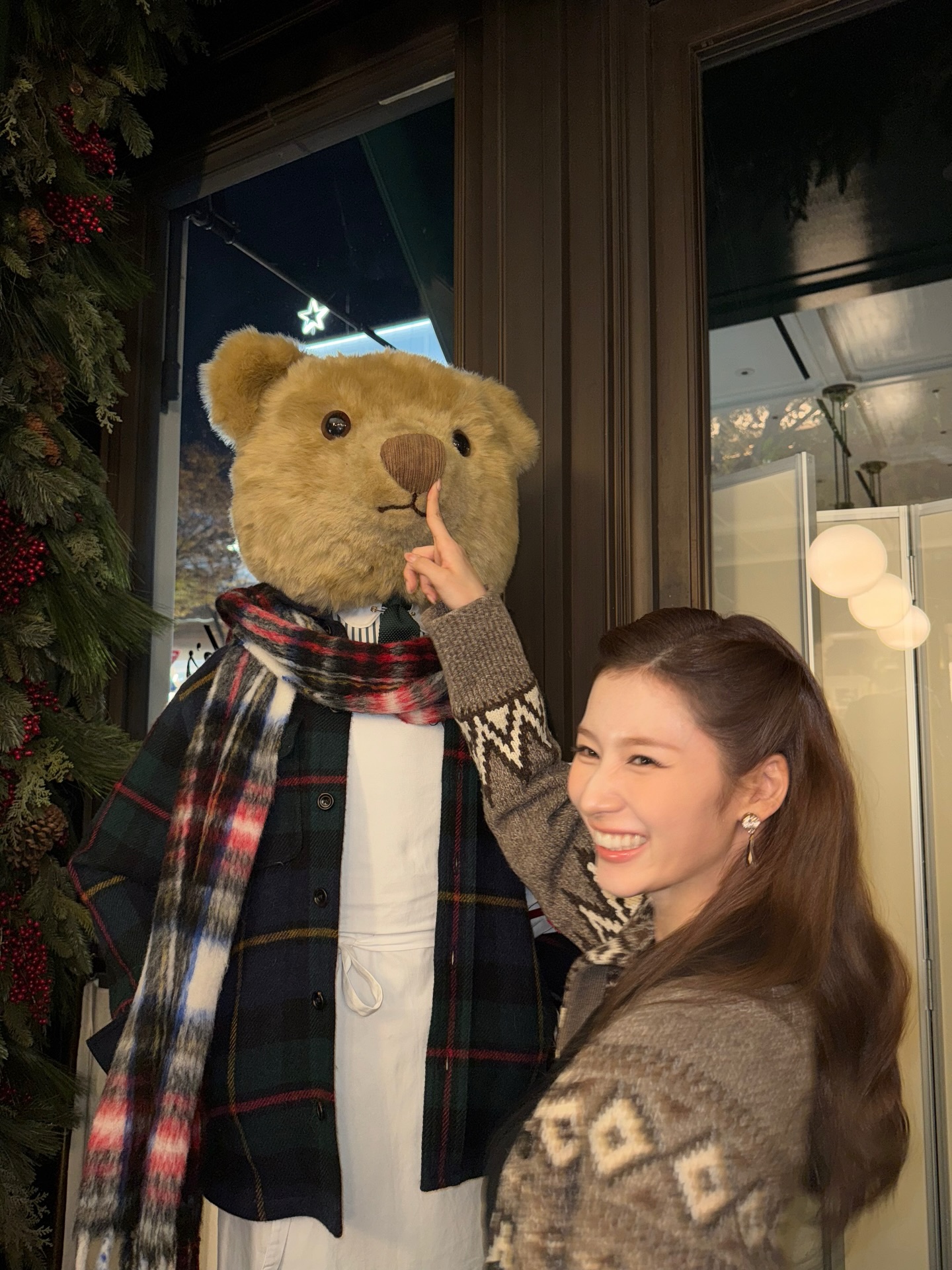 Latest photo of Sana (TWICE)